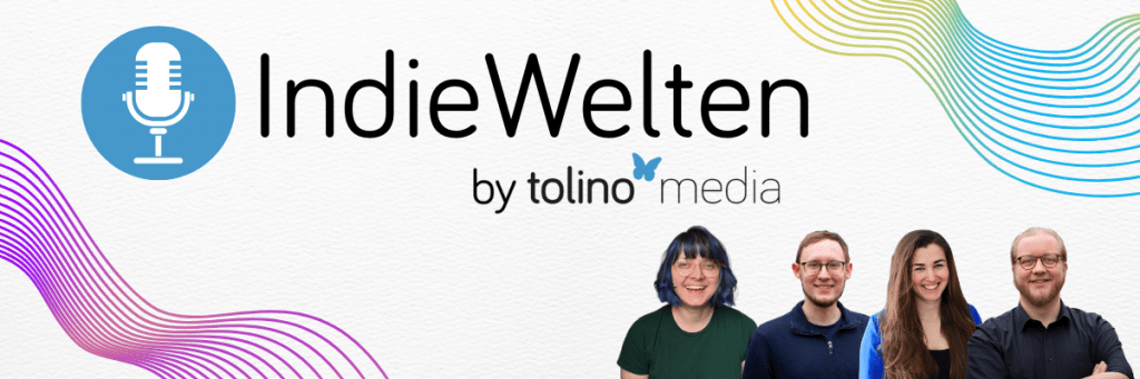 "IndieWelten by tolino media" Logo mit Mikrofon-Symbol In der Ecke sind die vier Hosts zu sehen (v. r. n. l.: Fanny, Robin, Ramona, Michael) Der HIntergrund hat Papierstruktur und in den Ecken sind viellinige Bögen mit Regenbogen-Farbverlauf.